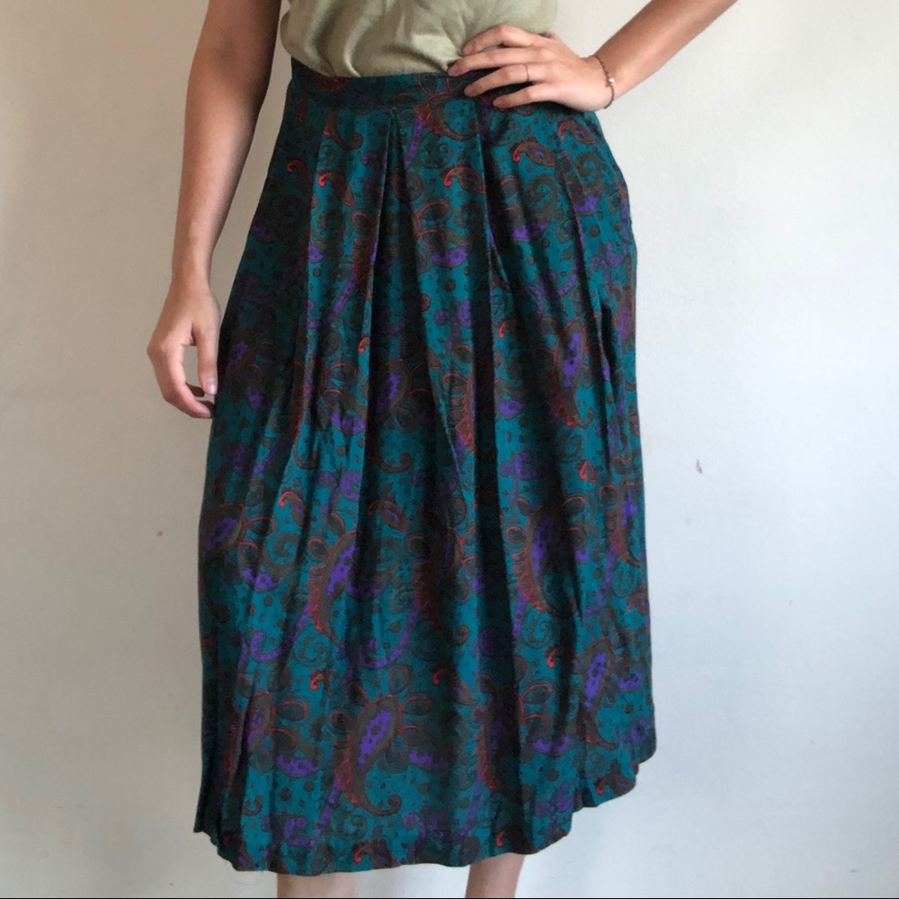 Paisley print skirt.